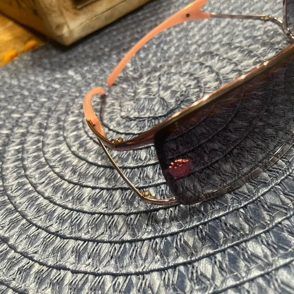 Versace Stylish Pink and Black Sunglasses - Picture 7 of 9